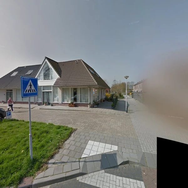 Straatbeeld van Nieuwesluisplein 22, 3218VP Heenvliet