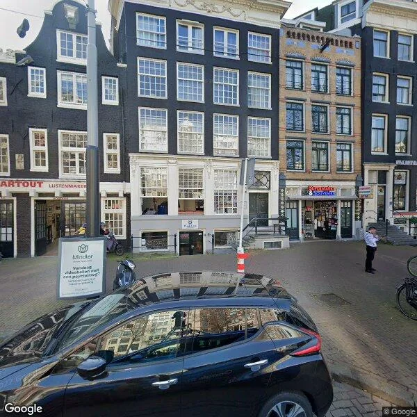 Straatbeeld van Nieuwezijds Voorburgwal 51A, 1012RD Amsterdam