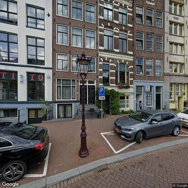 Straatbeeld van Nieuwezijds Voorburgwal 74C, 1012SE Amsterdam