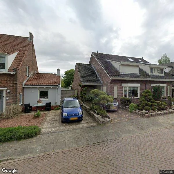Straatbeeld van Nieuwstraat 13, 2371XE Roelofarendsveen