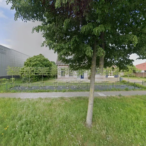 Straatbeeld van Nijverheidsweg 9, 3225LL Hellevoetsluis