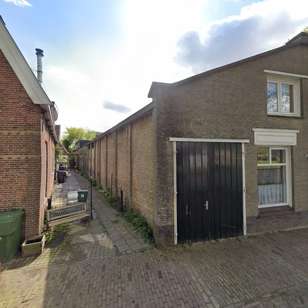 Straatbeeld van Oan 'e Dyk 12, 9083AD Snakkerburen