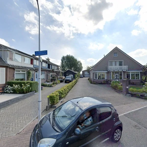 Straatbeeld van Oosteinde 10, 3466LA Waarder