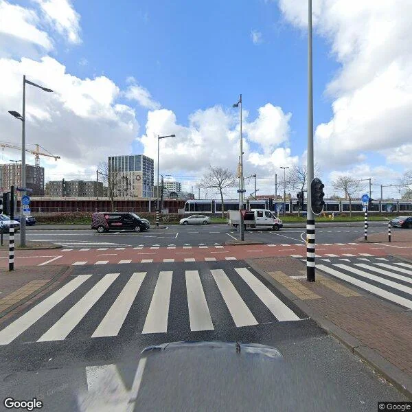 Straatbeeld van Oostelijke Handelskade 83, 1019BW Amsterdam