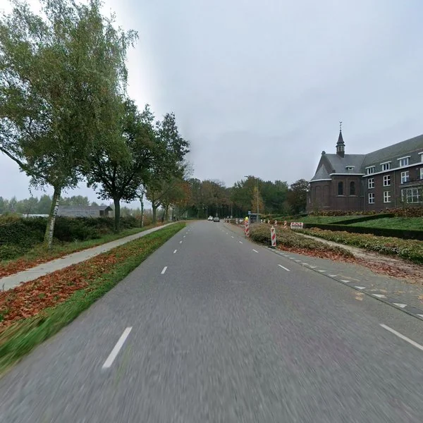 Straatbeeld van Op de Bos 81, 6093NC Heythuysen