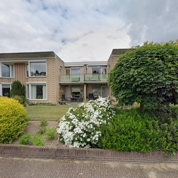 Straatbeeld van Oranje Nassauplein 78, 1272KT Huizen