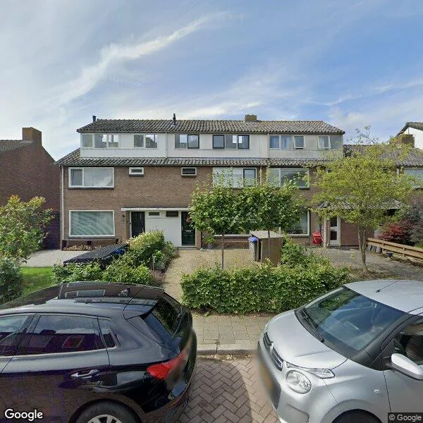 Straatbeeld van Oranjelaan 18, 3381AT Giessenburg