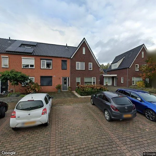 Straatbeeld van Ossenwaard 74, 4261MD Wijk en Aalburg