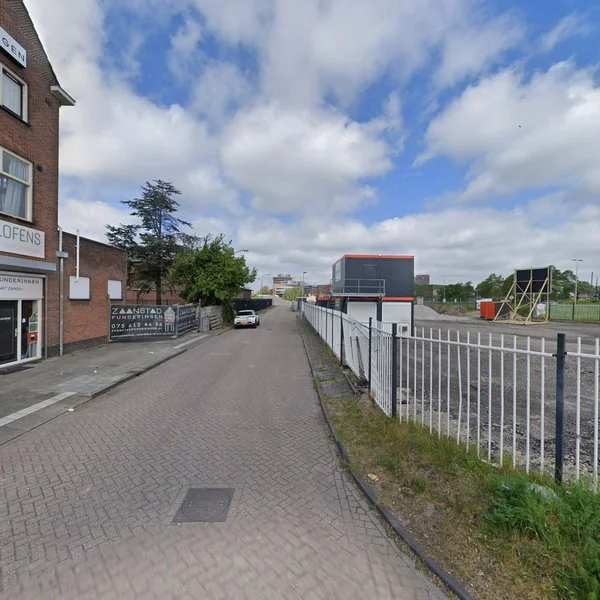 Straatbeeld van Oud Zaenden 1, 1506PE Zaandam