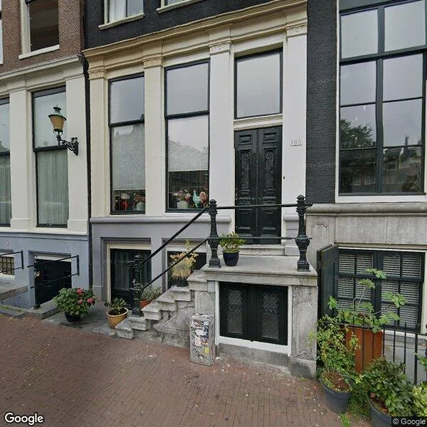 Straatbeeld van Oudezijds Voorburgwal 185, 1012EW Amsterdam