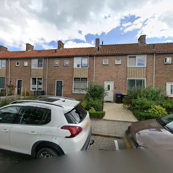 Straatbeeld van Papaverstraat 15, 2951BR Alblasserdam