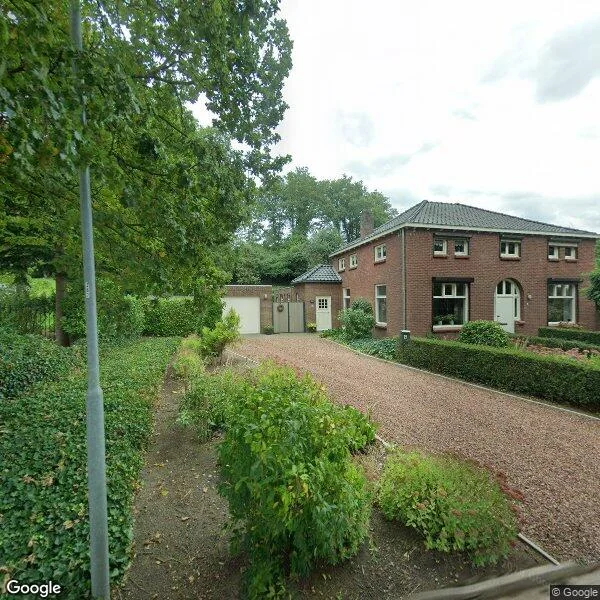 Straatbeeld van Parallelweg 15, 5951AP Belfeld