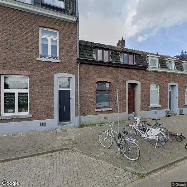 Straatbeeld van Parallelweg 35, 6221BD Maastricht