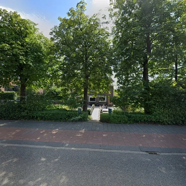 Straatbeeld van Parallelweg 83, 3371GD Hardinxveld-Giessendam