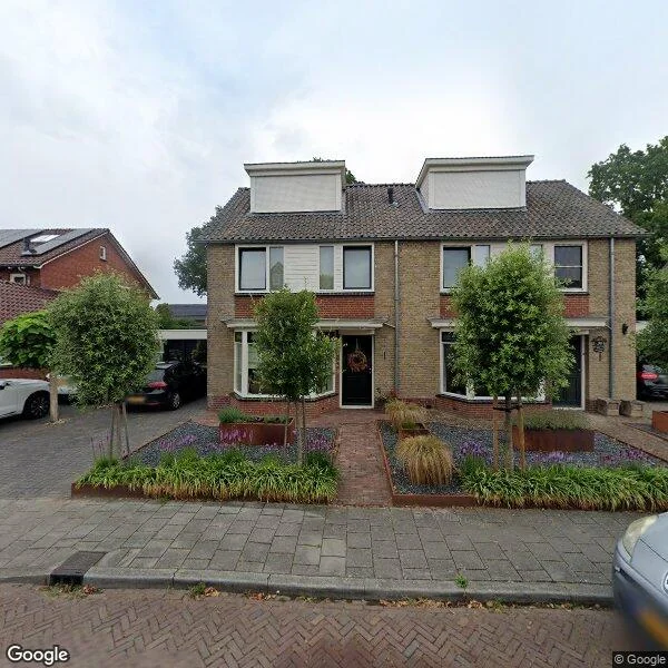 Straatbeeld van Pastoor Eshuisstraat 32, 7615PB Harbrinkhoek