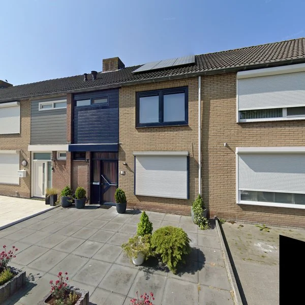 Straatbeeld van Pastoor Reijnsstraat 5, 4758AT Standdaarbuiten
