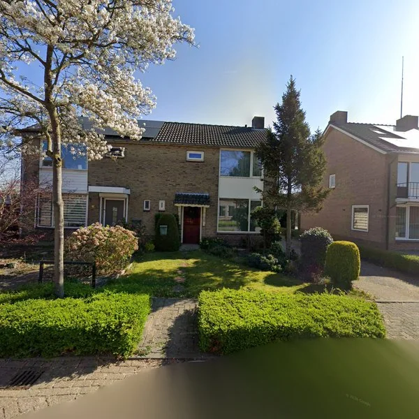 Straatbeeld van Pastoor Roesweg 8, 5398HR Maren-Kessel