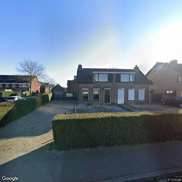 Straatbeeld van Pastoor van Laakstraat 70, 6663CC Lent