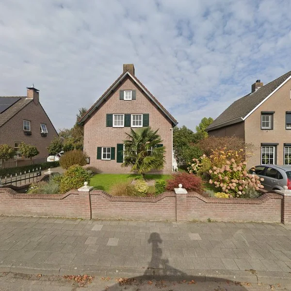 Straatbeeld van Pastoor van Leijsenstraat 6, 4721AR Schijf