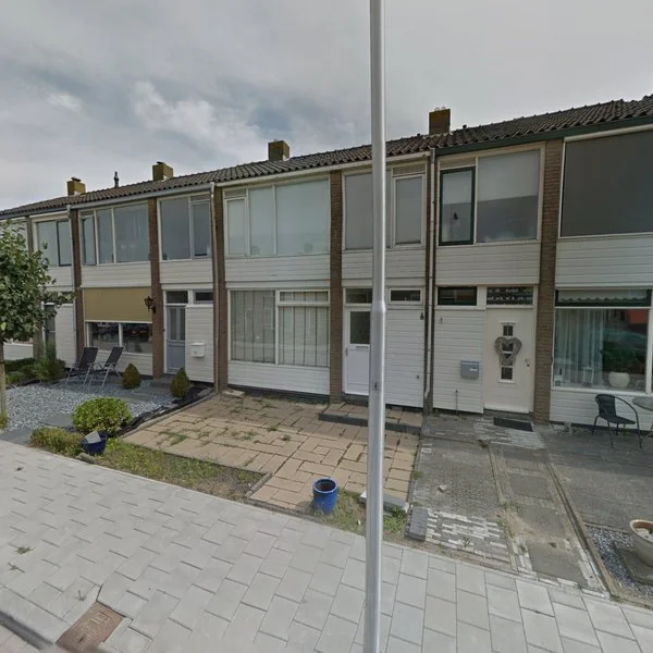 Straatbeeld van Prins Hendrikstraat 17, 2964CL Groot-Ammers