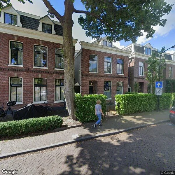 Straatbeeld van Raadhuislaan 2, 1391CJ Abcoude