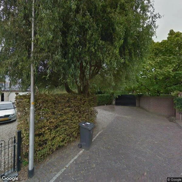 Straatbeeld van Raadhuisstraat 1, 4021EG Maurik