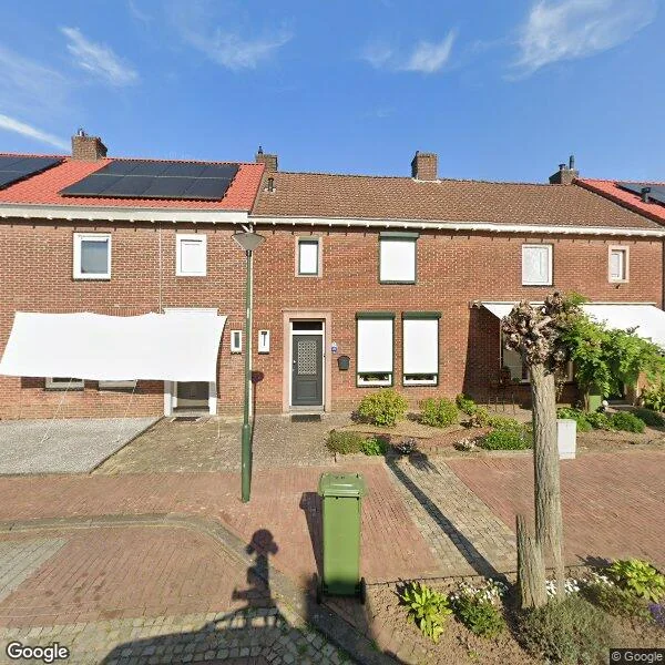 Straatbeeld van Raadhuisstraat 26, 6051HZ Maasbracht