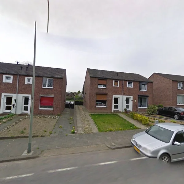 Straatbeeld van Raadhuisstraat 46, 6447AS Merkelbeek