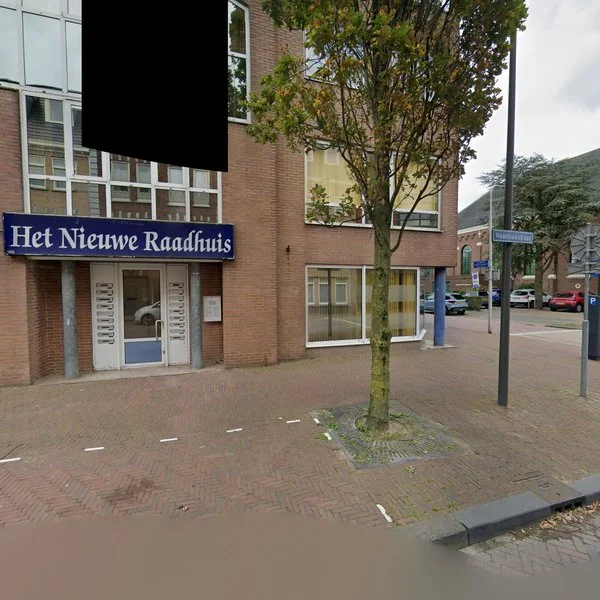 Straatbeeld van Raadhuisstraat 90, 2406AH Alphen aan den Rijn