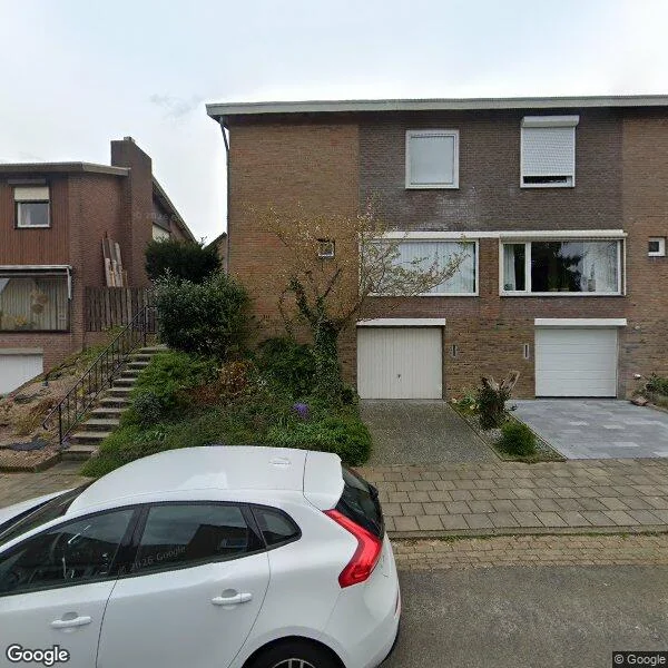 Straatbeeld van Rector Simonsstraat 16, 6174RK Sweikhuizen