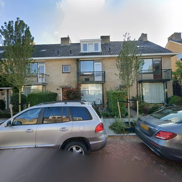 Straatbeeld van Rembrandt van Rijnlaan 12, 2343SV Oegstgeest