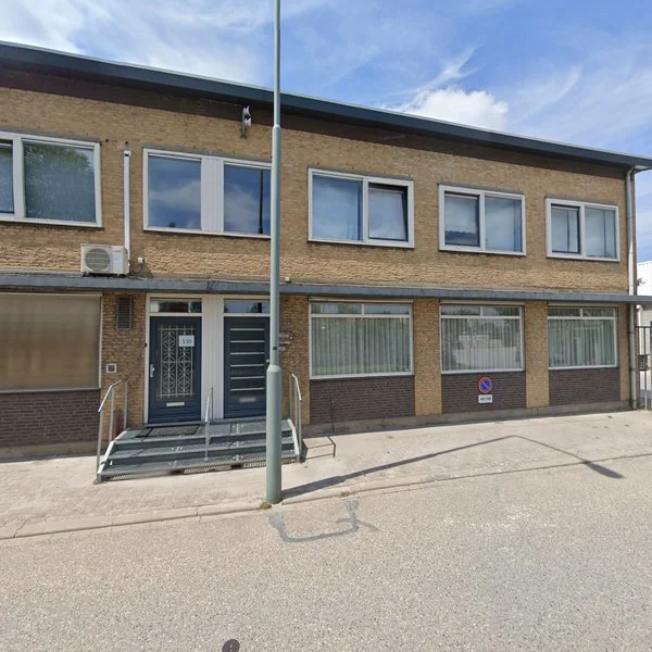 Straatbeeld van 's-Gravendeelsedijk 157, 3316AS Dordrecht