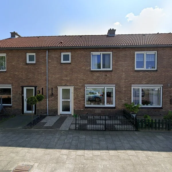 Straatbeeld van Schoolstraat 6, 2761GW Zevenhuizen