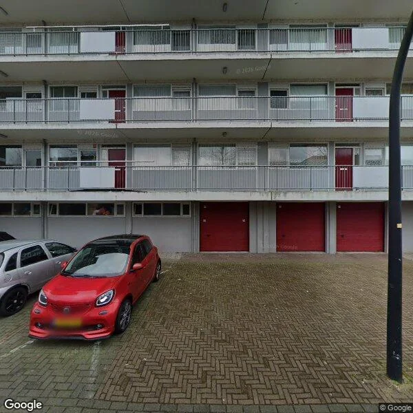 Straatbeeld van Sem Dresdenplein 145, 3122GG Schiedam