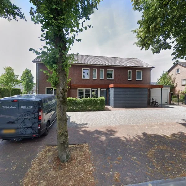 Straatbeeld van Sint Josephplein 35a, 5428GL Venhorst