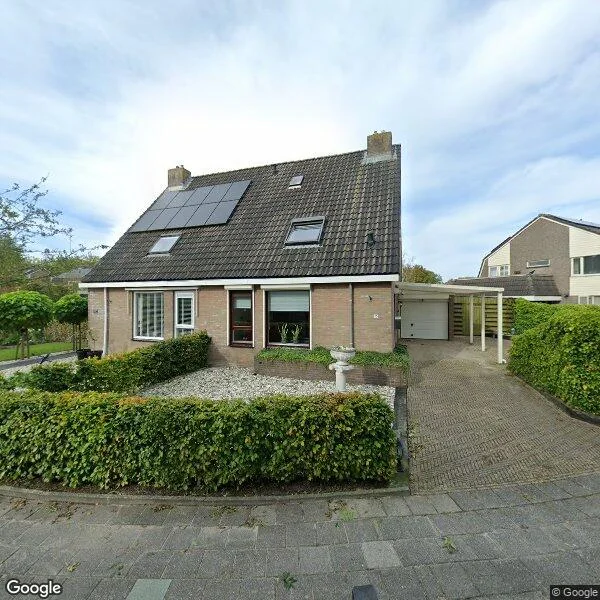 Straatbeeld van Sjouke de Zeestrjitte 10, 9033XA Deinum