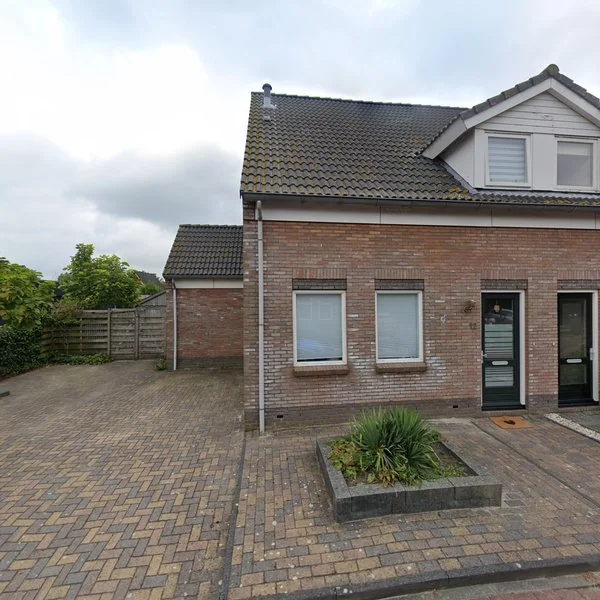 Straatbeeld van Slingerbochten 12, 9012DZ Raerd