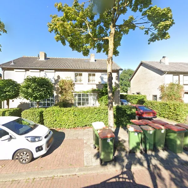 Straatbeeld van Slotlaan 76, 4851EE Ulvenhout