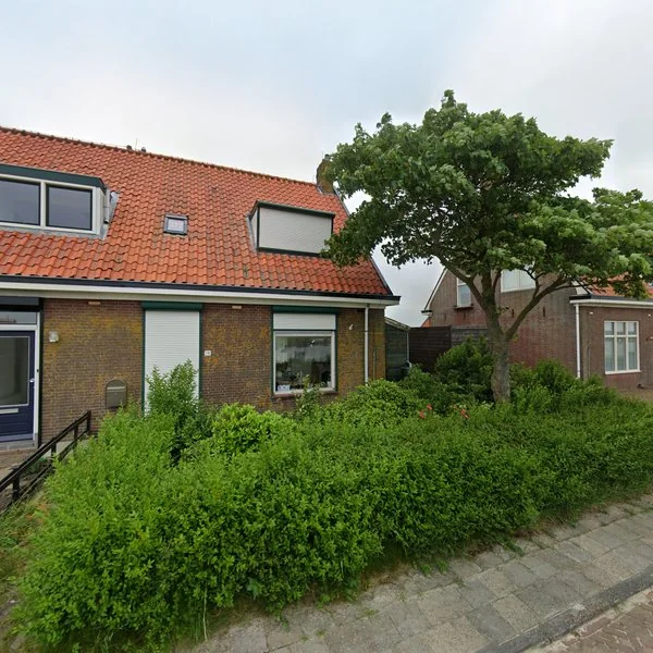 Straatbeeld van Sluisweg 19, 8752TR Kornwerderzand