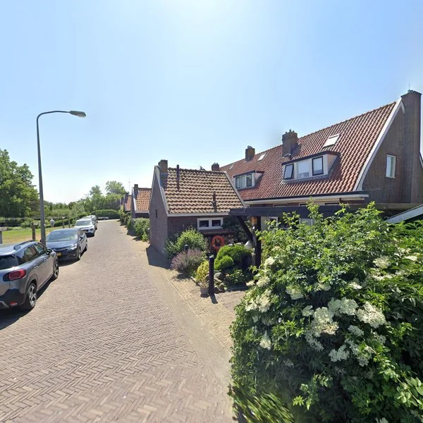 Straatbeeld van Sluisweg 31, 8752TR Kornwerderzand