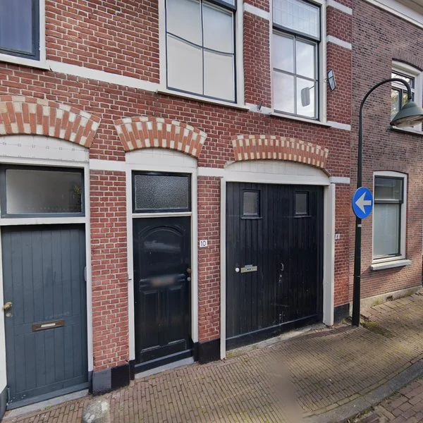 Straatbeeld van Spieringstraat 10, 2611SC Delft
