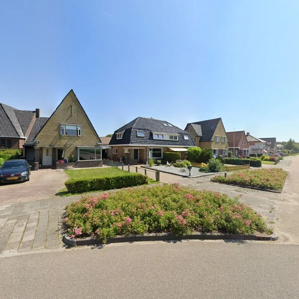 Straatbeeld van Stasjonswei 33, 9151JM Holwert