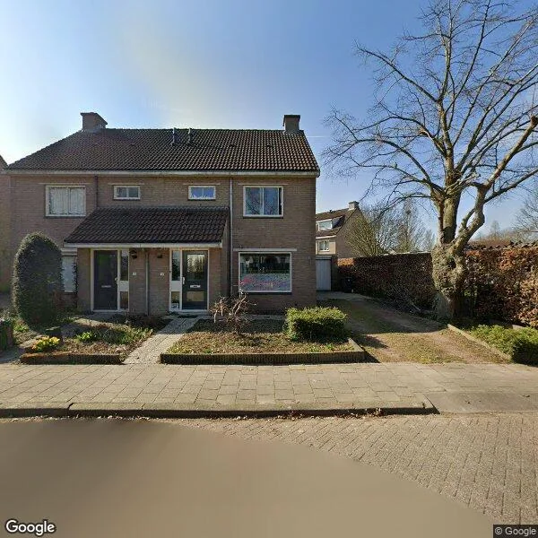 Straatbeeld van Stationsstraat 28, 6671AW Zetten