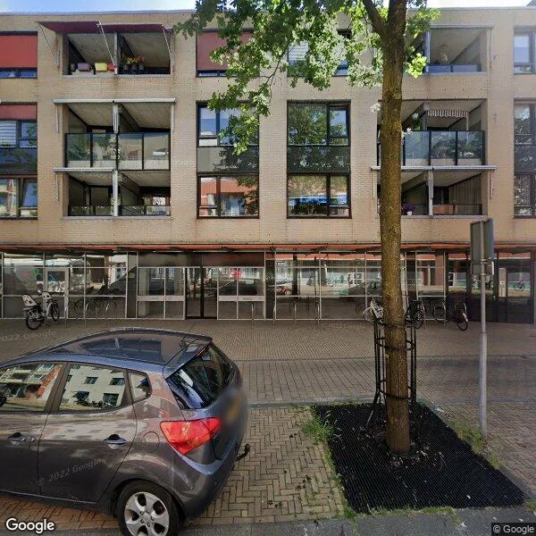 Straatbeeld van Stationsstraat 64, 7311MH Apeldoorn