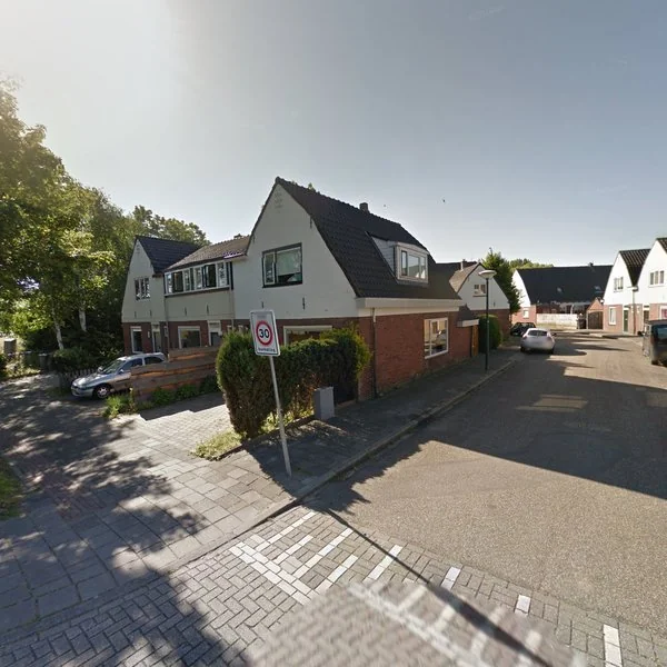 Straatbeeld van Stationsweg 67, 3621LK Breukelen