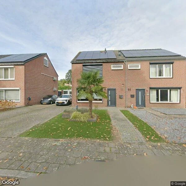 Straatbeeld van Sterplein 18, 6097EA Heel
