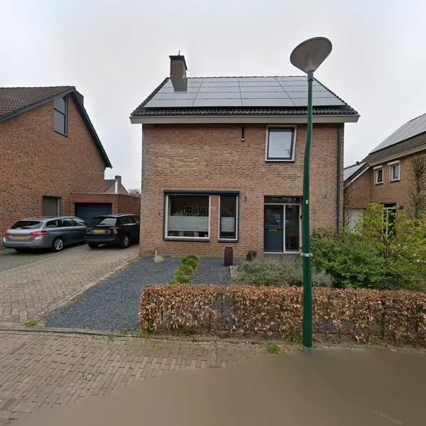 Straatbeeld van Strausslaan 13, 5384CW Heesch