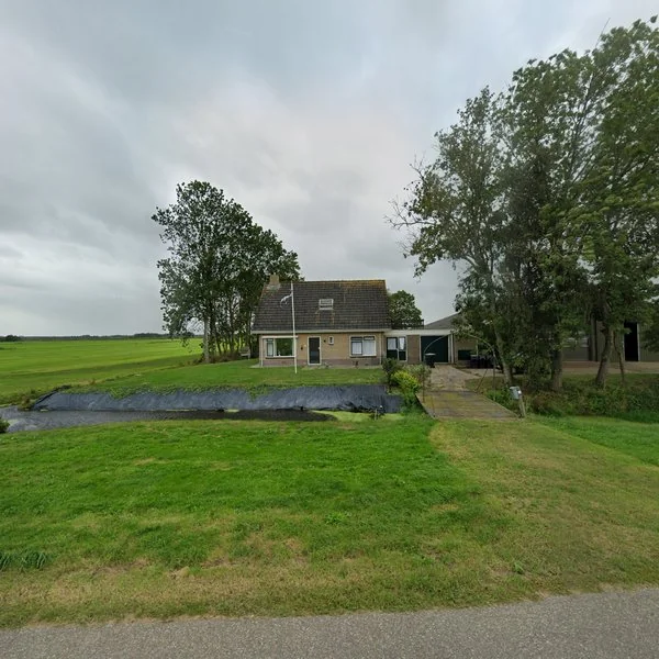 Straatbeeld van Swettepoelsterdyk 1, 8512AS Broek