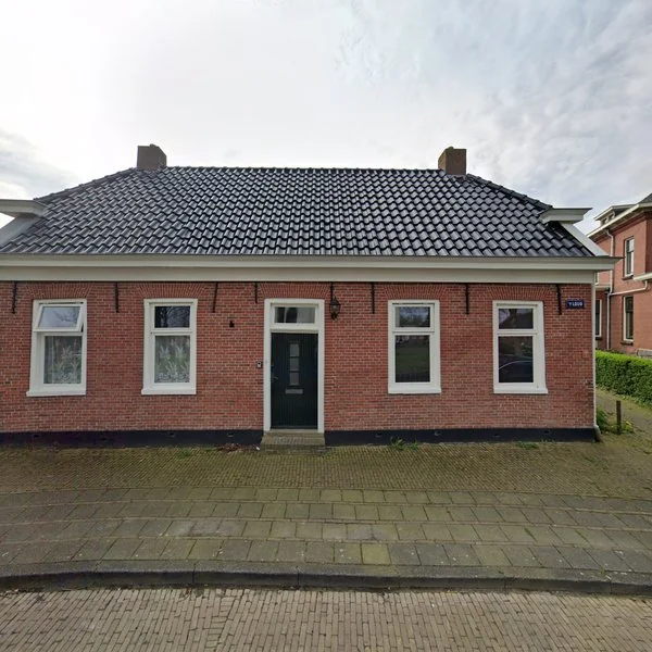 Straatbeeld van 't Loug 10, 9909AA Spijk
