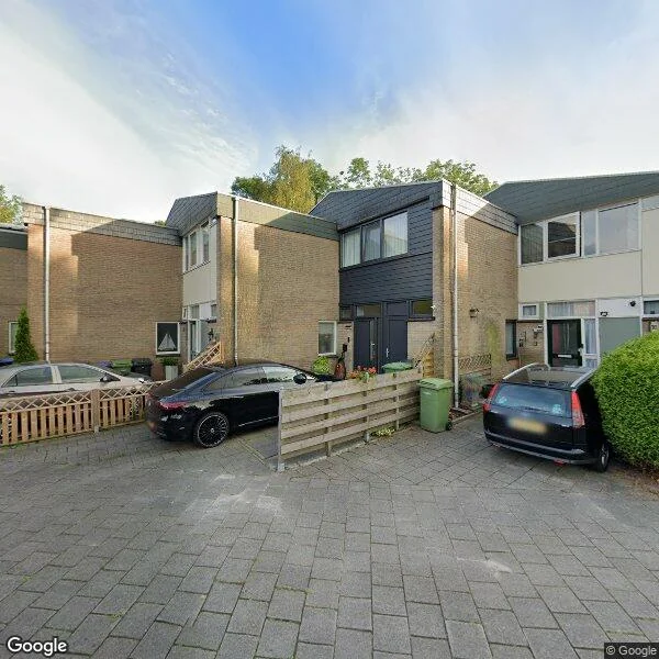 Straatbeeld van Ten Oeverlaan 8, 9744GA Groningen